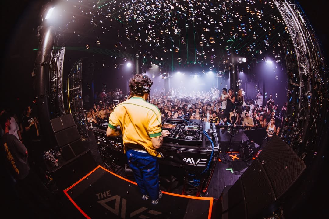 EXCLUSIVE VIP EXPERIENCES